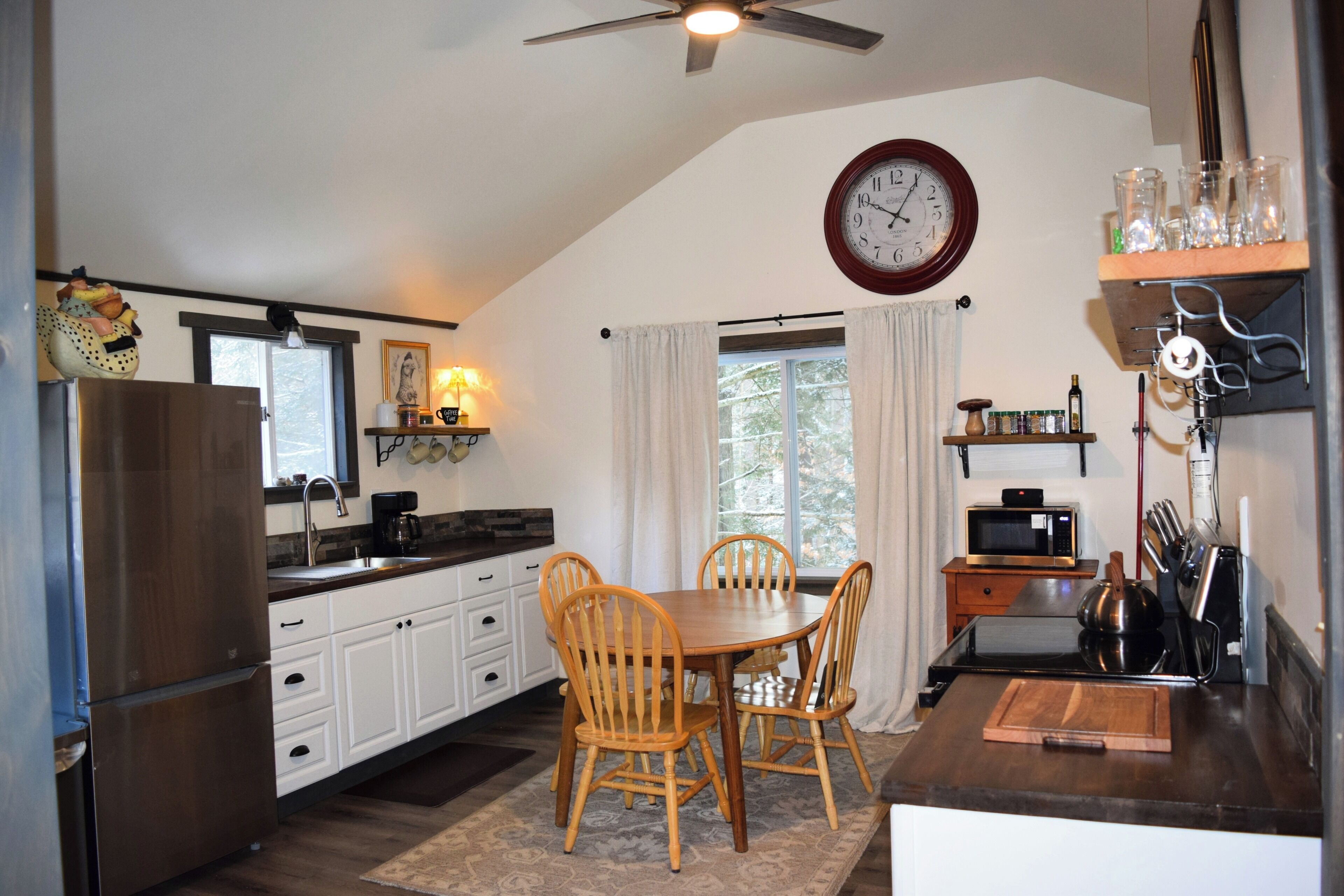 冰箱、微波炉、烤箱、炉灶