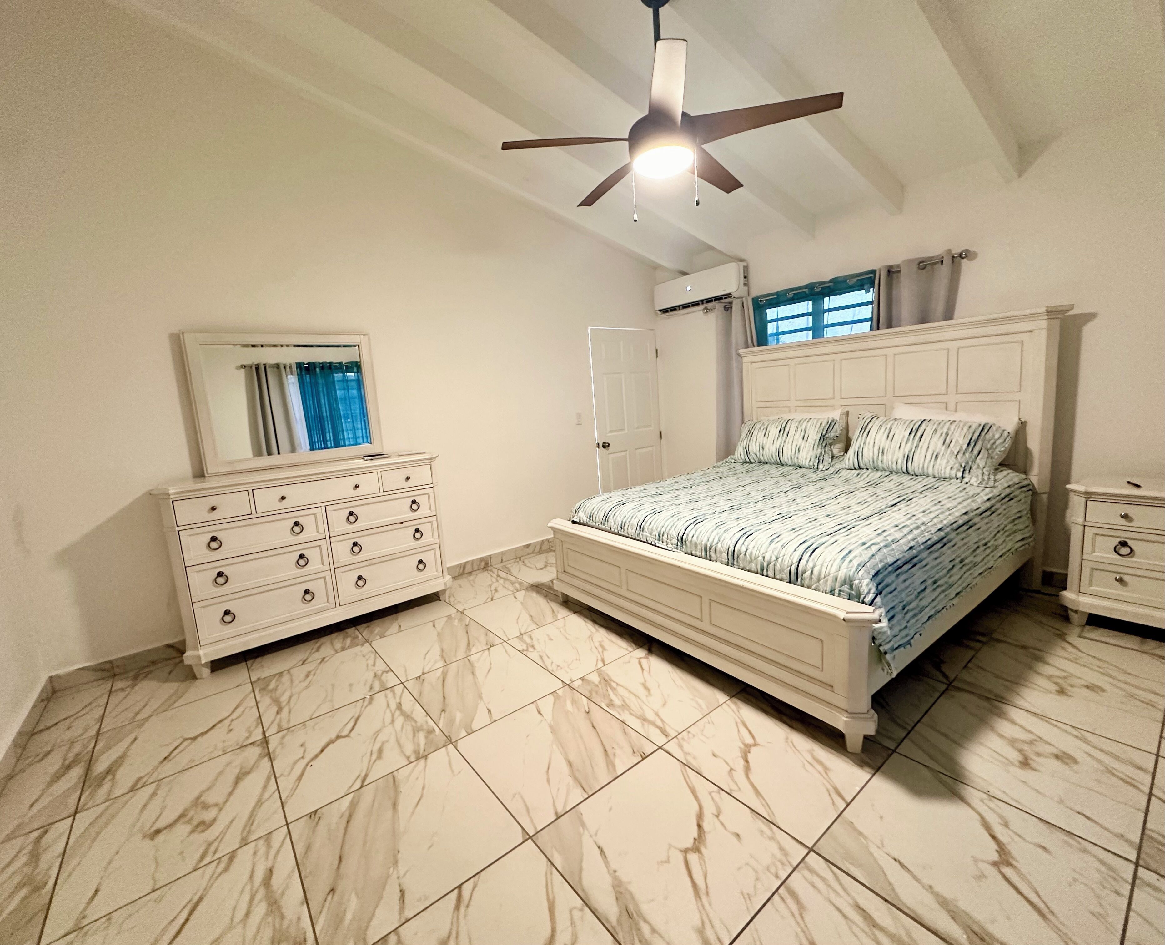 2 soverom, strykejern/-brett, wi-fi (inkludert) og sengetøy