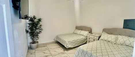 2 chambres, fer et planche à repasser, Wi-Fi gratuit, draps fournis