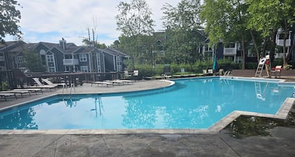 Cozy 3 beds and 2 baths apartment in superb Centreville with fitness room, WiFi