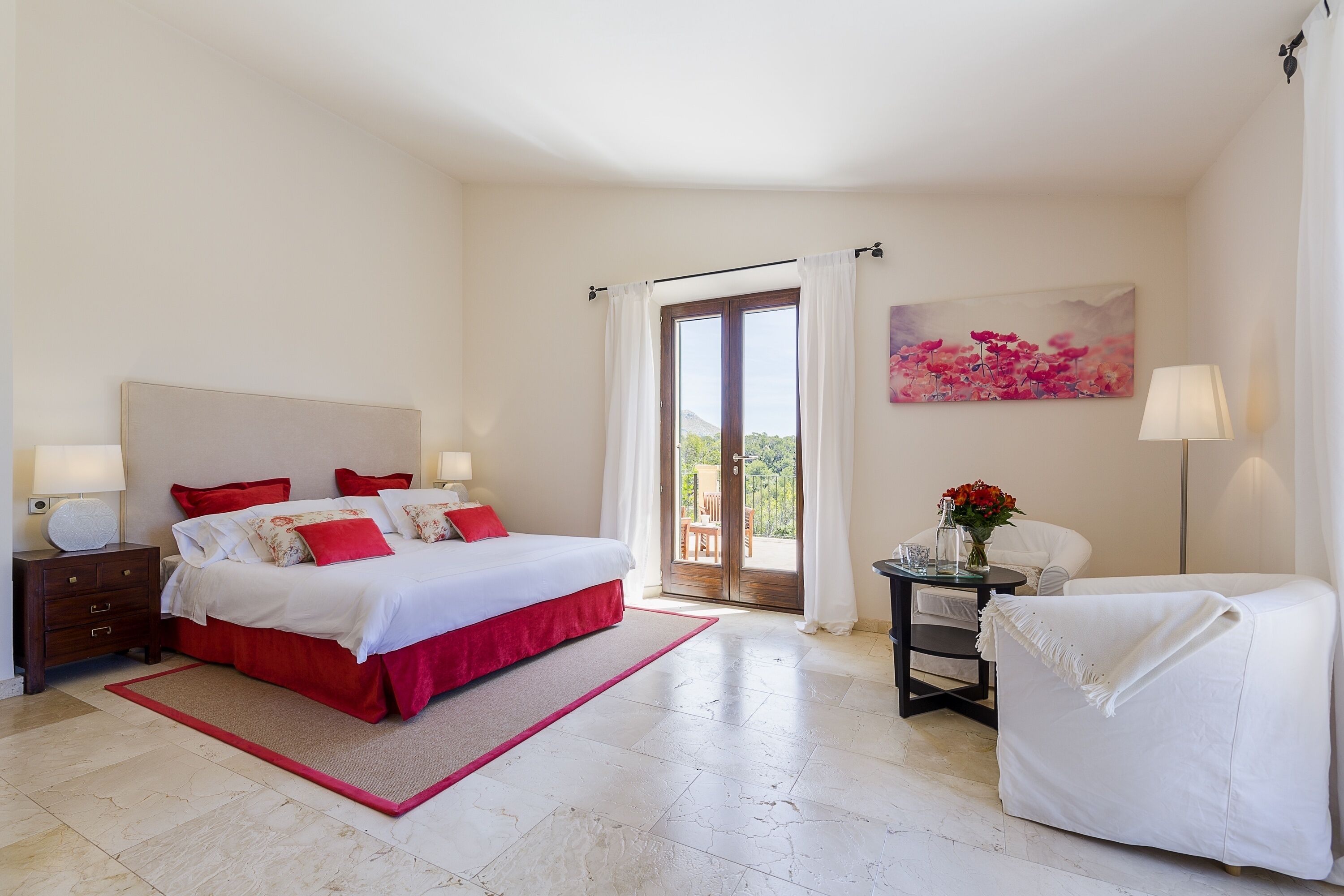 4 bedrooms, iron/ironing board, free WiFi, bed sheets