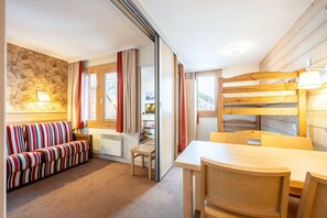 Dining - Apartment 'Séjour À La Montagne - Les Silènes' with Mountain View and Balcony (La Plagne-Tarentaise)