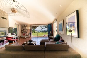 TV, fireplace, DVD player, table tennis