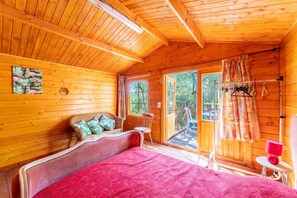 3 bedrooms, iron/ironing board, bed sheets
