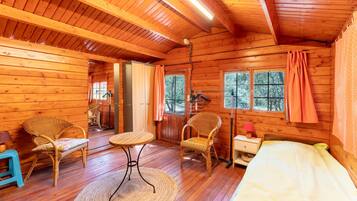 3 chambres, fer et planche Ă repasser, draps fournis