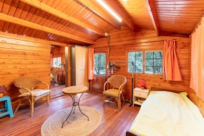 3 bedrooms, iron/ironing board, bed sheets