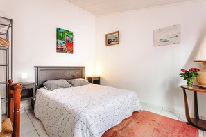 2 多间卧室、免费 WiFi、床单