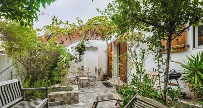 Casa de vacaciones 'Maison Coeur De Ville Chez Diego' con terraza compartida, jardín privado y Wi-Fi