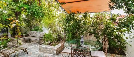 屋外ダイニングエリア