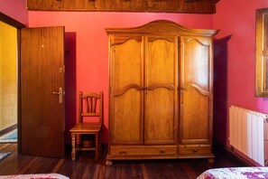 4 habitaciones, tabla de planchar con plancha y wifi gratis 