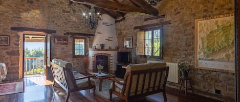 Téléviseur, foyer, lecteur de DVD