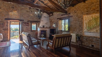 TV, fireplace, DVD player