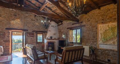 Country House 'Fuenternilla' with Mountain View, Private Terrace and Wi-Fi