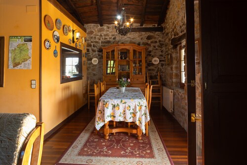 Country House &#x27;Fuenternilla&#x27; with Mountain View, Private Terrace and Wi-Fi