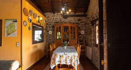 Maison de campagne "Fuenternilla" avec vue sur les montagnes, terrasse privée et Wi-Fi