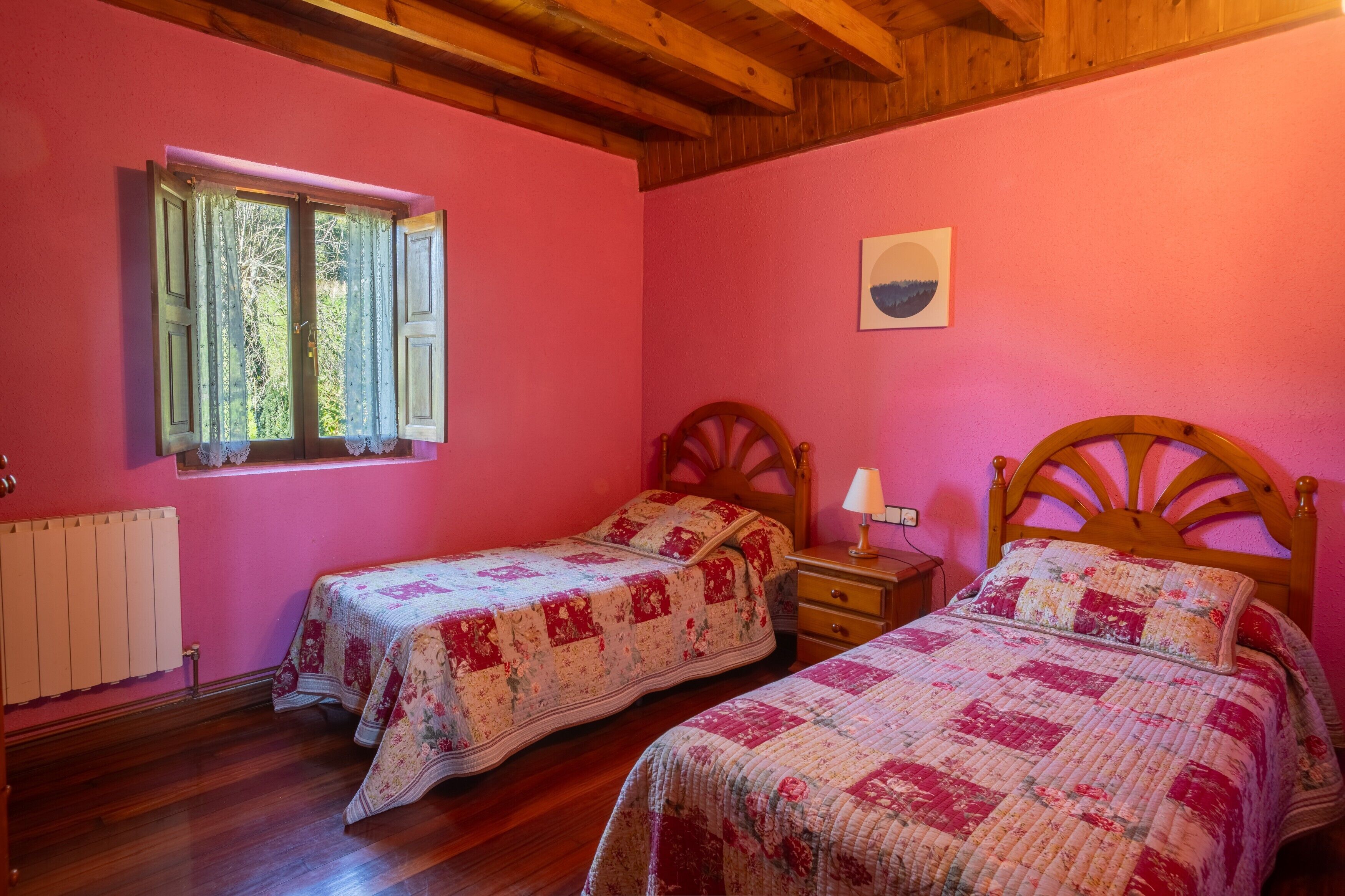 4 bedrooms, iron/ironing board, free WiFi, bed sheets