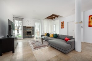 TV, fireplace