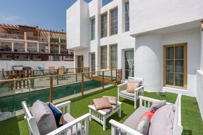 Terrace/patio - Holiday Home 'Villa En Bel Air' with Sea View, Wi-Fi and Air Conditioning (Estepona)