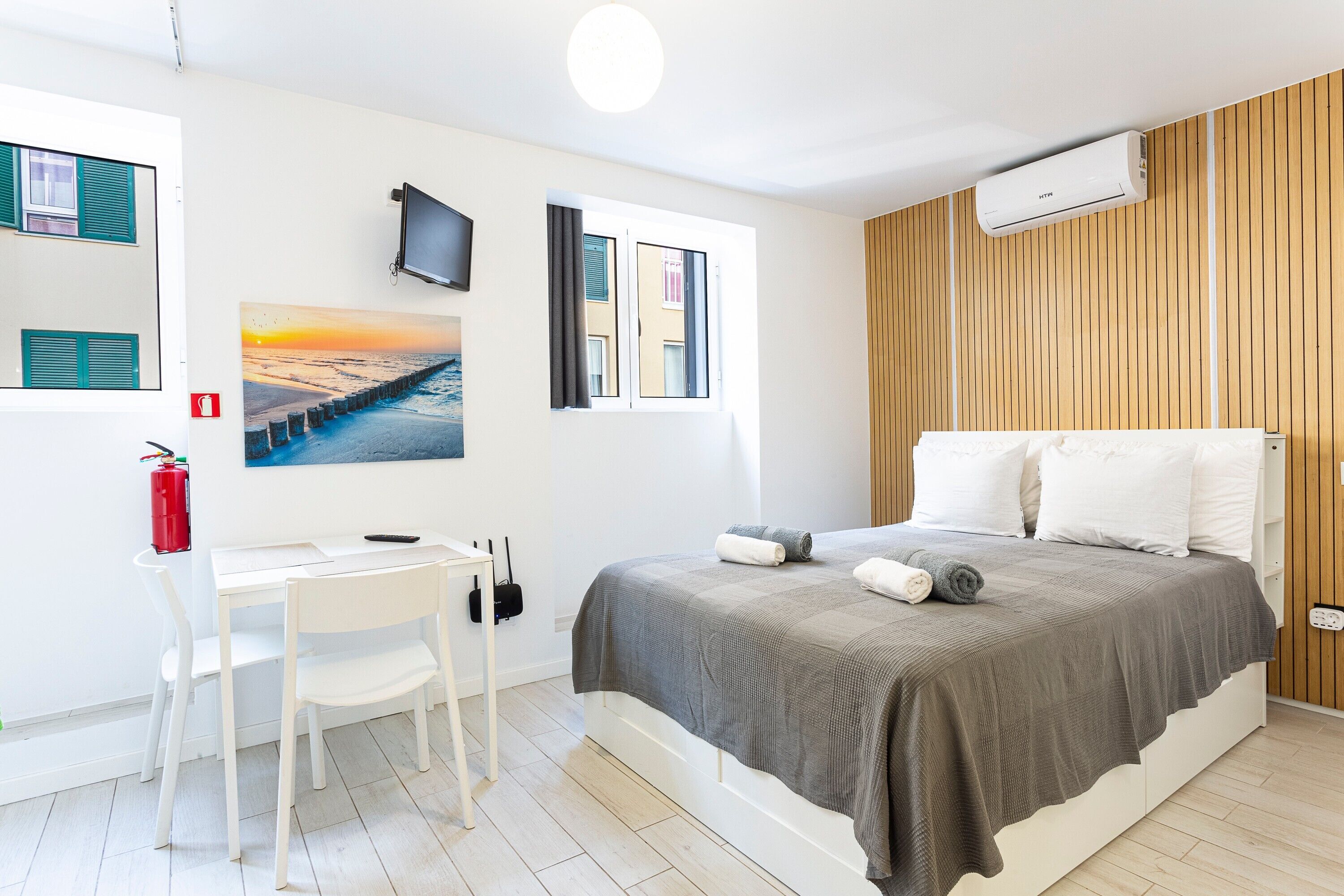 Iron/ironing board, free WiFi, bed sheets