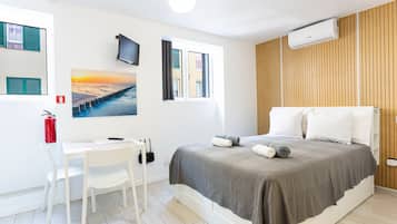 Fer et planche à repasser, Wi-Fi gratuit, draps fournis