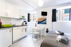 Refrigerador, microondas, horno, placa de cocina