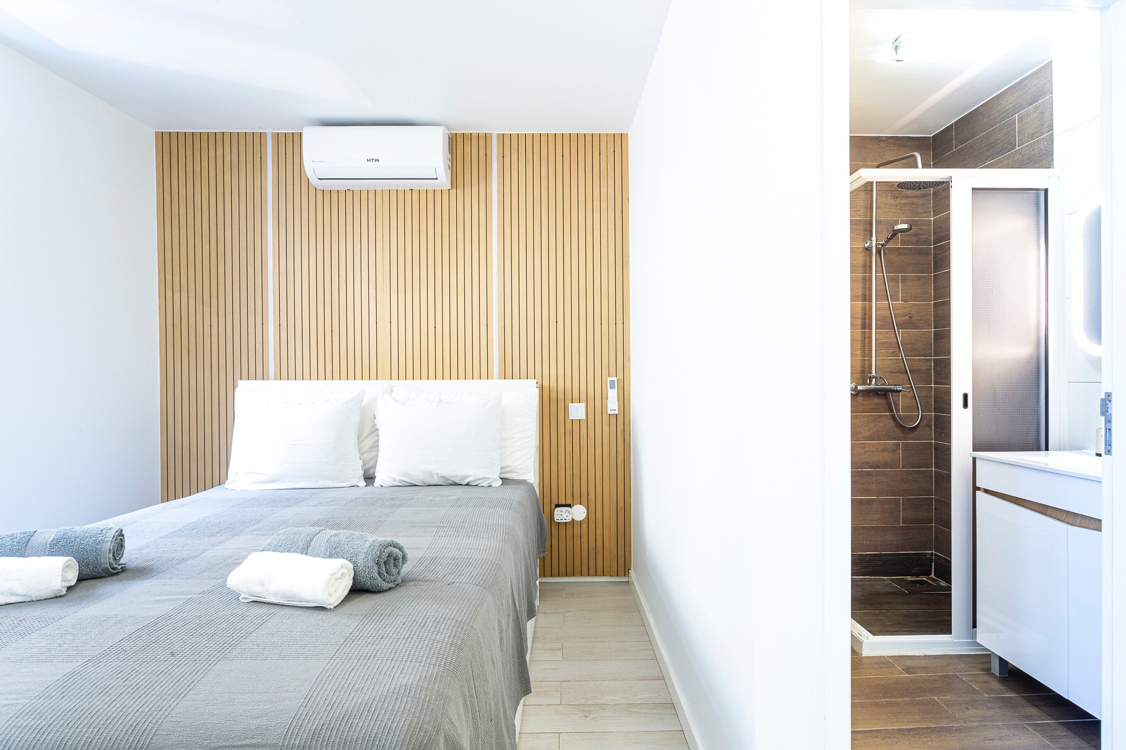Bügeleisen/Bügelbrett, kostenloses WLAN, Bettwäsche