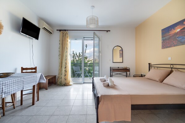 Iron/ironing board, free WiFi, bed sheets