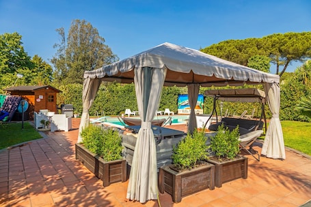 Terrace/patio. Apartment 'Villa Romano' with Sea View, Wi-Fi and Air Conditioning