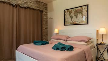 2 bedrooms, iron/ironing board, free WiFi, bed sheets