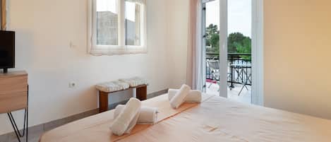 1 bedroom, iron/ironing board, free WiFi