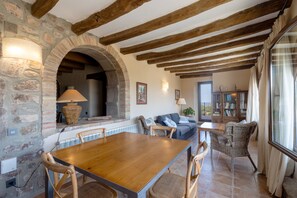 Dining - Country House 'Mas Torigues' with Mountain View, Private Pool and Wi-Fi (Santa Maria D' Olo)