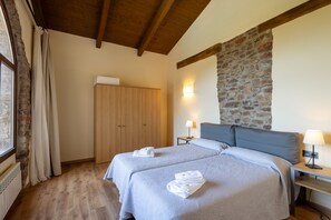 9 dormitorios, tabla de planchar con plancha, wifi gratis y ropa de cama