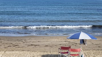 Una spiaggia nelle vicinanze
