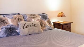 2 chambres, fer et planche Ă  repasser, draps fournis