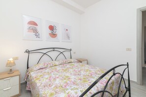 1 soverom, strykejern/-brett og sengetøy