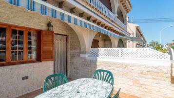 屋外ダイニングエリア