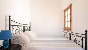 3 bedrooms, bed sheets