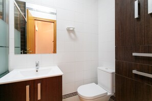 淋浴设施、吹风机、毛巾