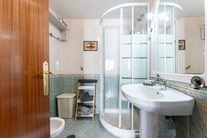 Shower, towels