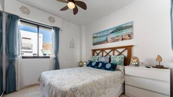 1 slaapkamer, een strijkplank/strijkijzer, gratis wifi, beddengoed