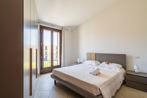2 bedrooms, bed sheets