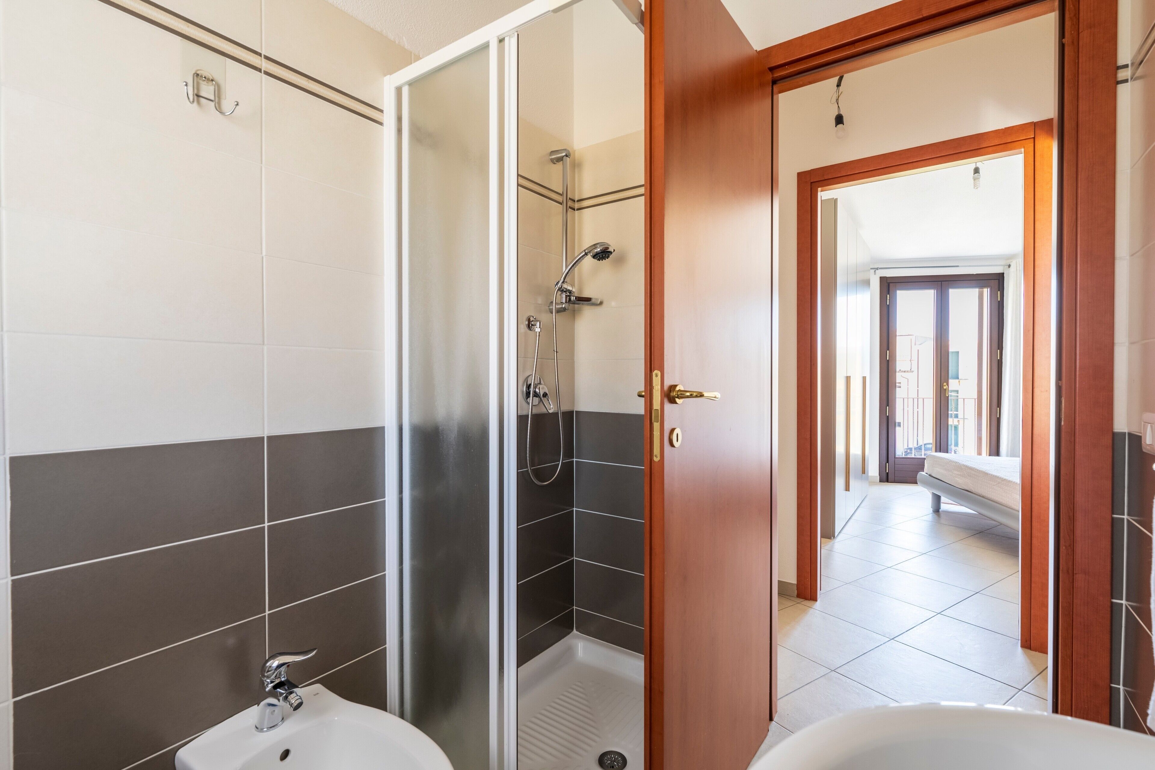 Dusche, Haartrockner, Handtücher