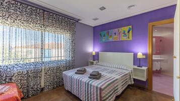 7 makuuhuonetta, ilmainen Wi-Fi, vuodevaatteet