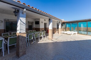 Outdoor dining - Casa Rural Kalfonso - 6-Bed Finca in Toledo Province, Private Garden & AC (Mascaraque)