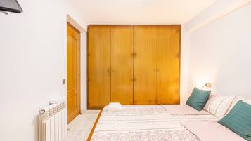 3 dormitorios, tabla de planchar con plancha, wifi gratis y ropa de cama