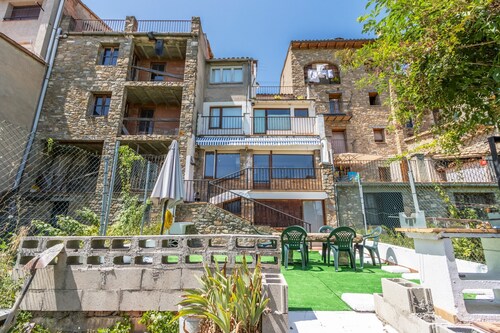 Apartment 'Cal Confianza' with Mountain View, Private Garden and Wi-Fi