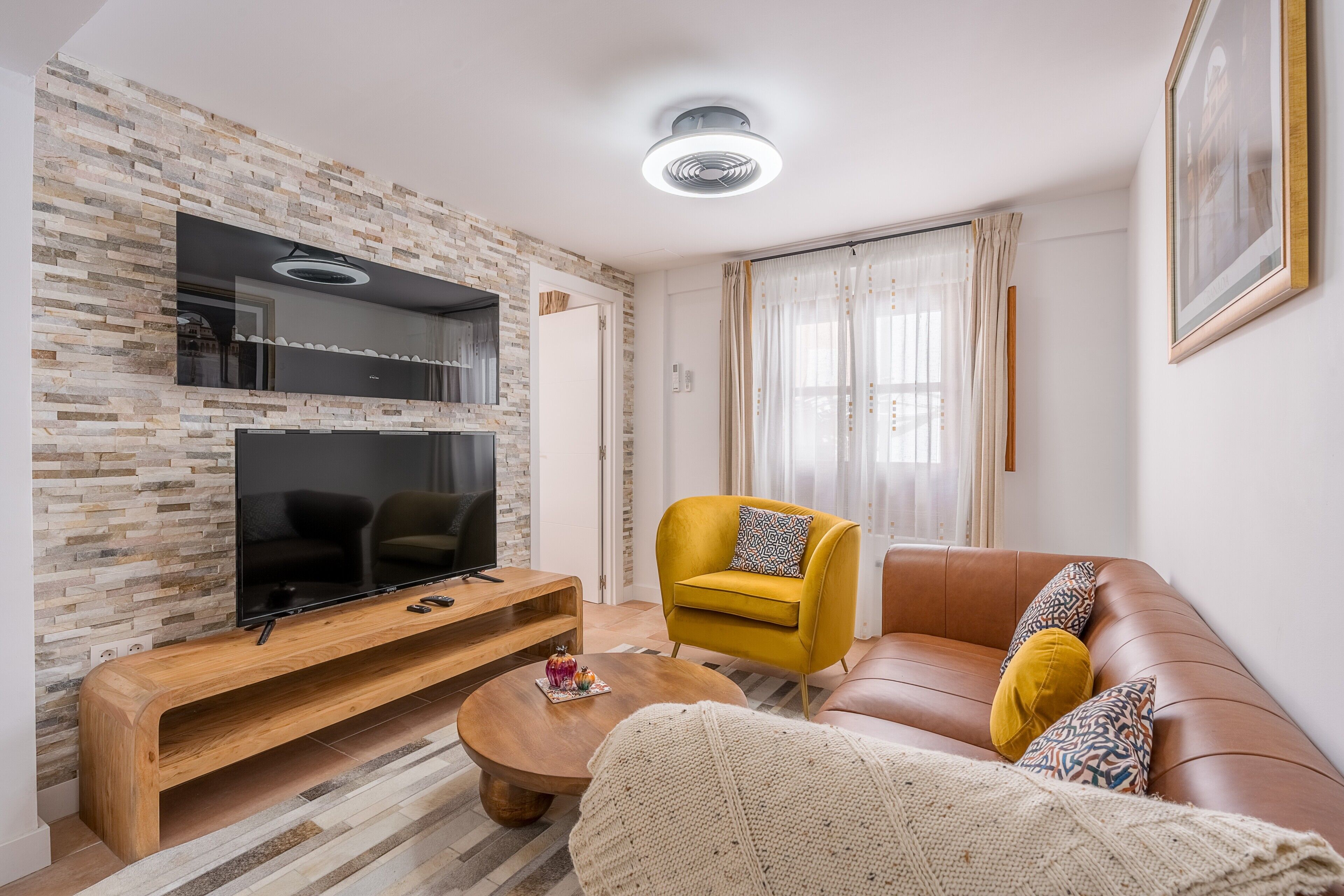 TV, caminetto