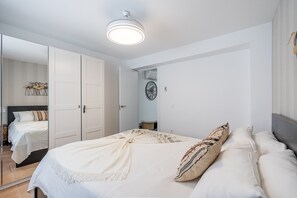 3 bedrooms, iron/ironing board, free WiFi, bed sheets - Casa al Andalus: Chic, Serene & Posh City Center Pad with WiFi and air conditioning! (Granada)