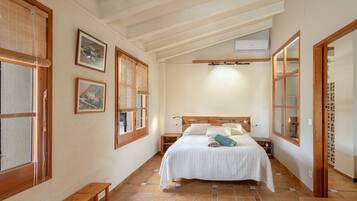 2 slaapkamers, een strijkplank/strijkijzer, gratis wifi, beddengoed