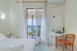 1 bedroom, free WiFi, bed sheets - Studio Apartment 'S8' with Sea View, Wi-Fi and Air Conditioning (Lefkada)